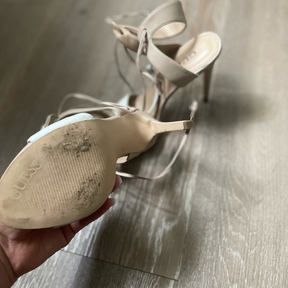 Guess Pretty white heels